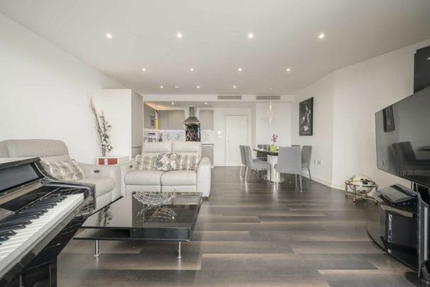 Ealing Road, Brentford, TW8 - Photo 1