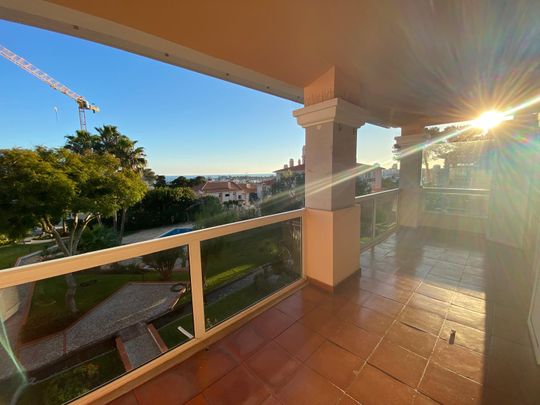 Three-bedroom duplex apartment in a closed condominium in Cascais - Photo 1