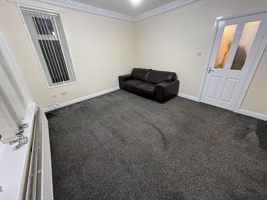 5 bedroom end of terrace house to rent - Photo 1