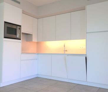Modern en lichtrijk appartement in het hart van Roeselare - Photo 3