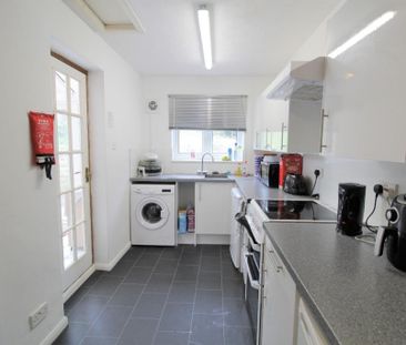 3 bedroom end of terrace house to rent - Photo 5