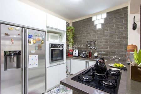 Casa com 4 quartos e 200m² para alugar em Hípica, Porto Alegre. - Photo 2
