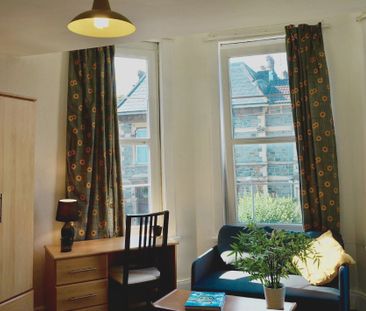 Bedsit, Waverley Road, BS6 - Photo 1
