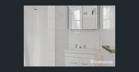 Fully Refurbished Two Bedroom Home - Photo 5