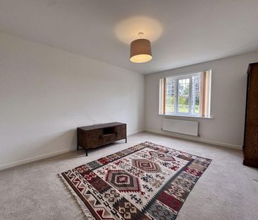 4 bedroom detached house to rent - Photo 2
