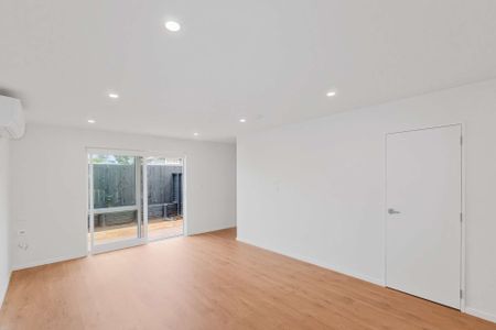 Stunning New Build Home on Claymore Street! - Photo 2