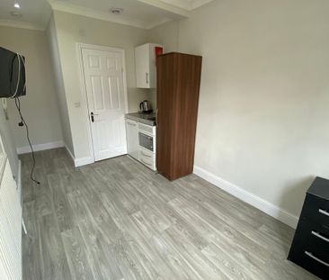 Studio to rent - Photo 3