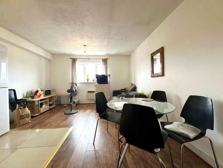 1 bedroom flat to rent - Photo 2