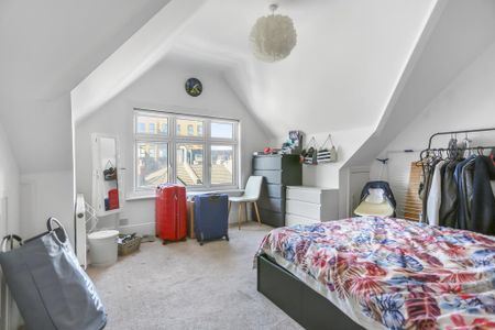 3 bedroom flat to rent - Photo 4