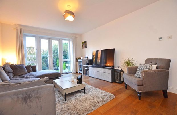 Strawberry Hill Road, Twickenham, Middlesex, TW1 - Photo 1