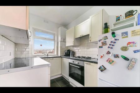 2 Bed Flat, Kirkdale, SE26 - Photo 2