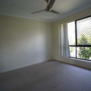 Griffin - Photo 2