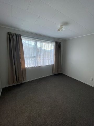 LOCATION IS EXCELLENT !! - Photo 5