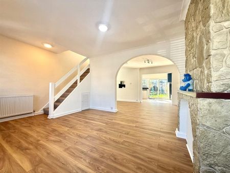 3 bedroom house - semi-detached - Photo 2