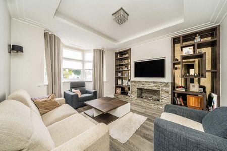 6 bedroom detached house to rent - Photo 3