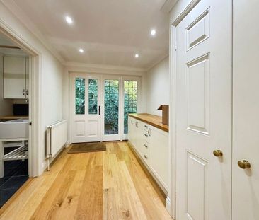 Knowl Hill, Woking, Surrey, GU22 7HL - Photo 2