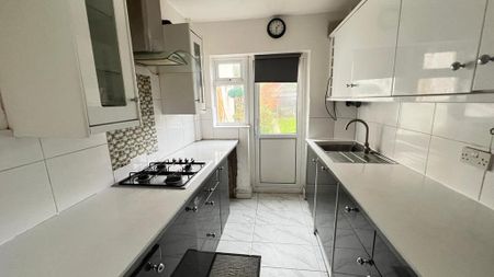 3 bedroom terraced house to rent - Photo 5