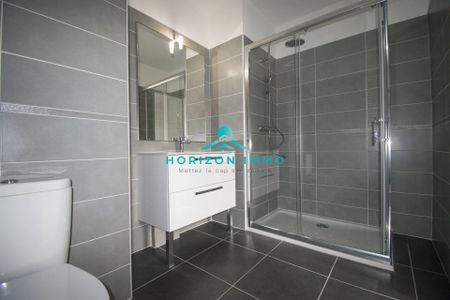 Location Appartement 2 pièces 42m² ST LAURENT DU VAR 06700 - Photo 5