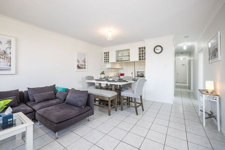 FURNISHED THREE BEDROOM APARTMENT WITH EXCLUSIVE USE ROOFTOP - Photo 2