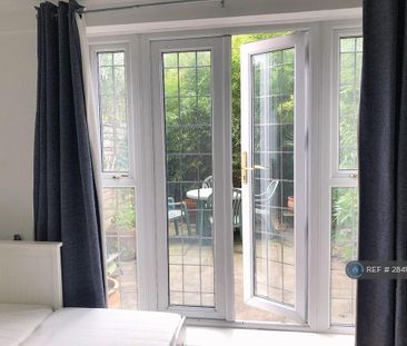 2 bedroom maisonette to rent - Photo 4