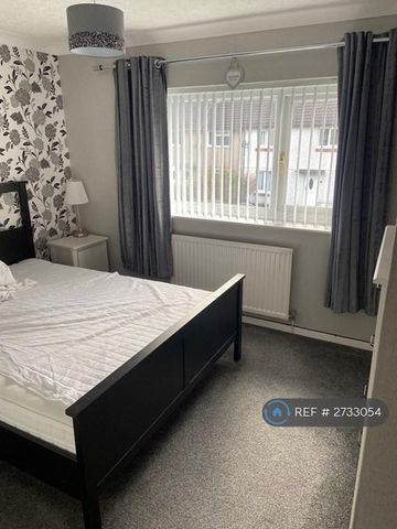 3 bedroom terraced house to rent - Photo 2