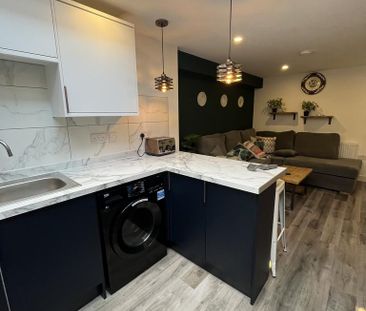 5 bedroom semi-detached house to rent - Photo 5
