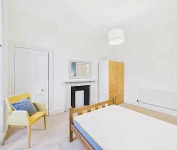 3 bedroom flat to rent - Photo 6