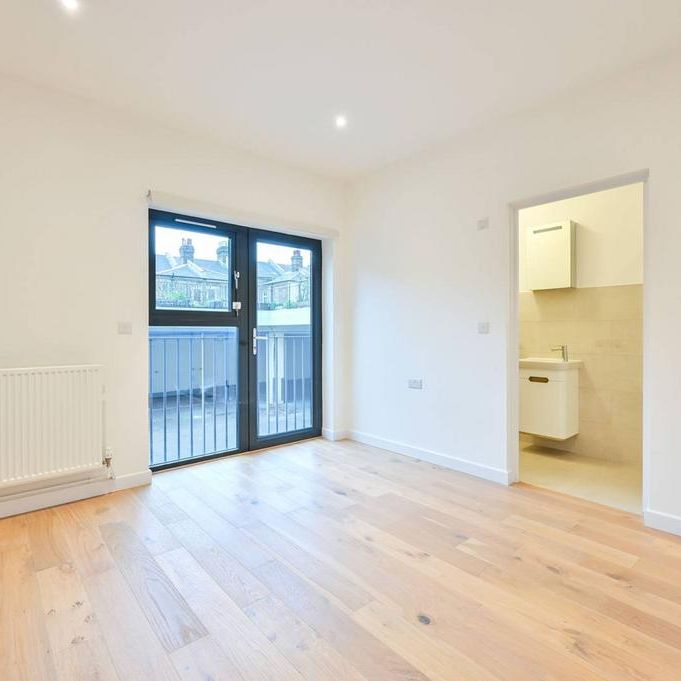 4 bedroom terraced house to rent - Photo 1