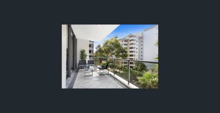 Quiet east facing and timber floor apartment - Photo 2