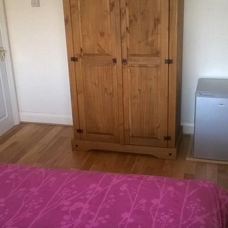 1 bedroom in a house share to rent - Photo 3