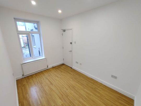 4 Bed Terraced House, Farnborough Avenue, E17 - Photo 1