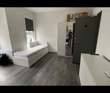 Studio Flat, Putney Bridge Road, SW15 - Photo 6