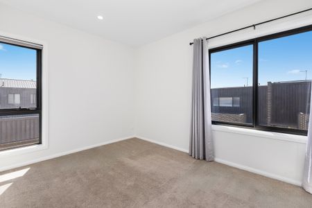 72/67 Negus Crescent, Watson ACT 2602 - Townhouse For Rent | Domain - Photo 2