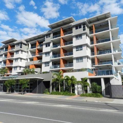 Stylish Apartment over looking the water - Photo 1