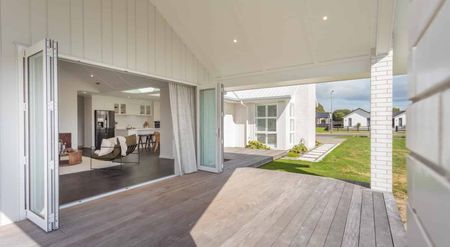 Spacious executive family home - Photo 4