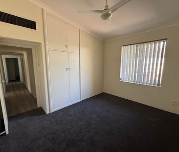 Spacious Three Bedroom Family Home - Photo 4