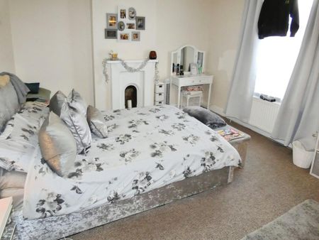 2 bedroom terraced house to rent - Photo 3
