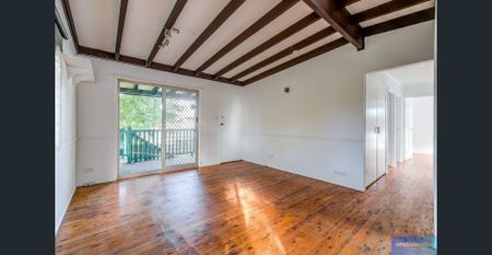 🏡 Spacious Dual-Level Family Home with Room for Everyone! - Photo 3