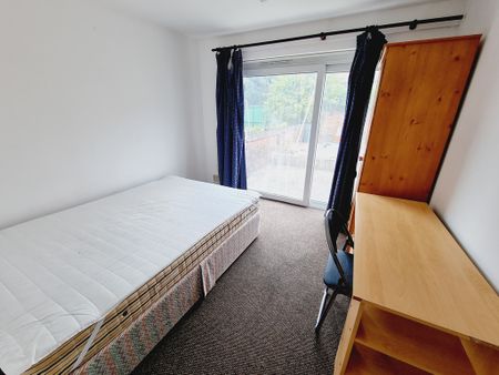 5 Bed Student Accommodation - Photo 4
