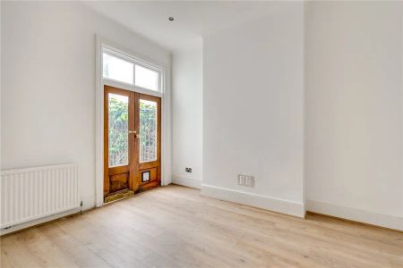 4 bedroom house in Chiswick - Photo 2