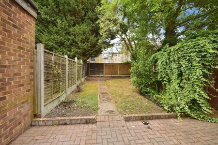 3 bedroom semi-detached house to rent - Photo 4