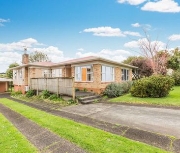 Spacious Family Home in Central of Pukekohe - Photo 3