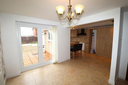 3 bedroom detached house to rent - Photo 5