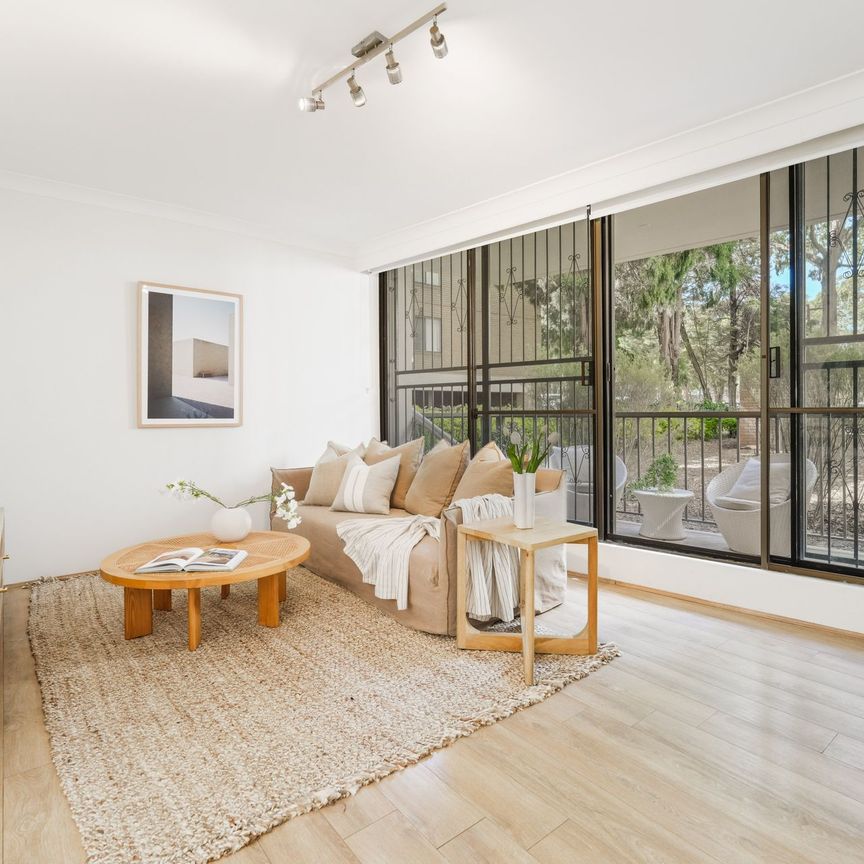 Ground Floor Renovated Apartment in a Premier Lifestyle Location - Photo 1