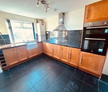 3 bedroom semi-detached house to rent - Photo 6