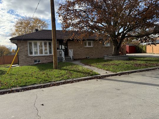 For Lease - 2 Mackinac Crescent, Toronto, Ontario - Photo 1