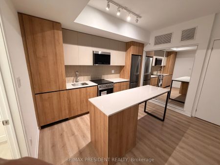 90 ALL NATIONS Drive #TH7-151 - Photo 5