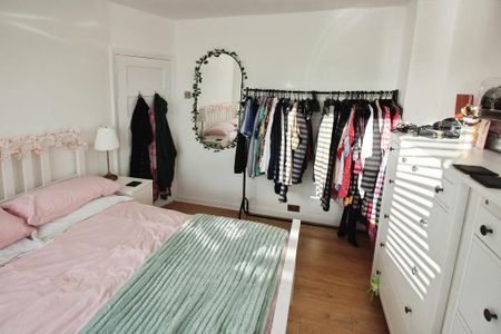 4 bedroom semi-detached house to rent - Photo 5