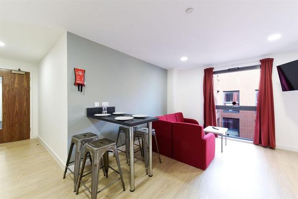 1 bedroom in a flat share to rent - Photo 1