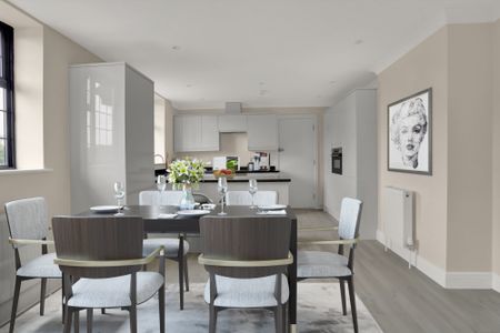 Queens Close, Lammas Lane, Esher, Surrey, KT10 flat to rent - Photo 2